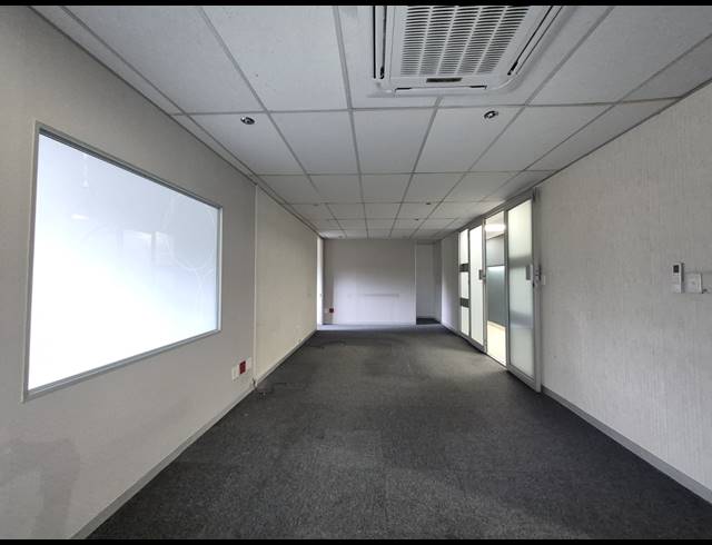 138M² OFFICE TO LET IN HYDE PARK